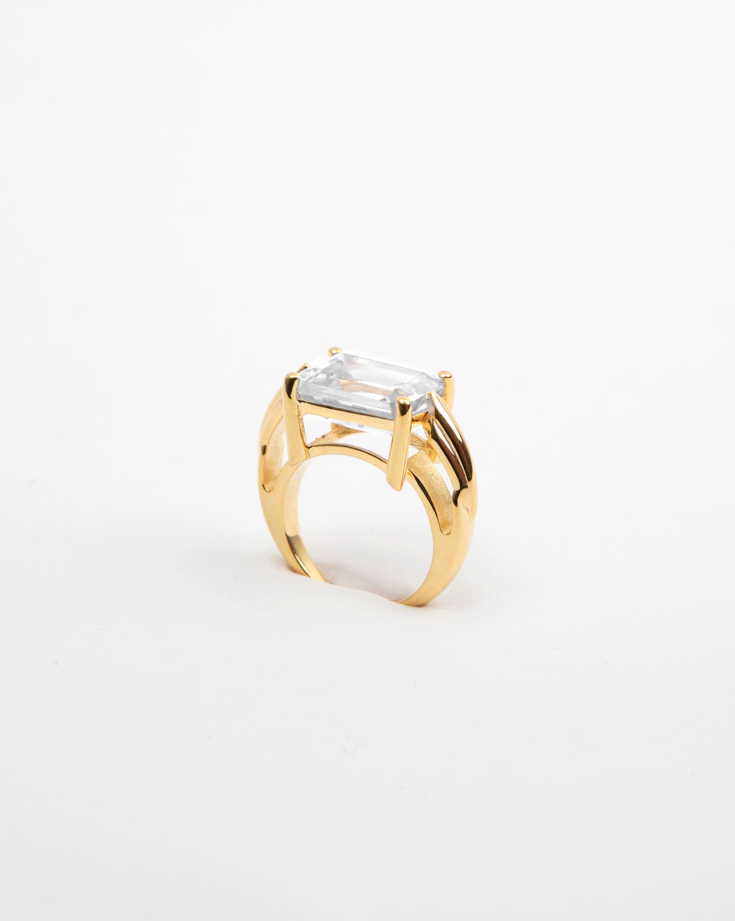 ZEMENTINE ESSENTIAL RING (WHITE)