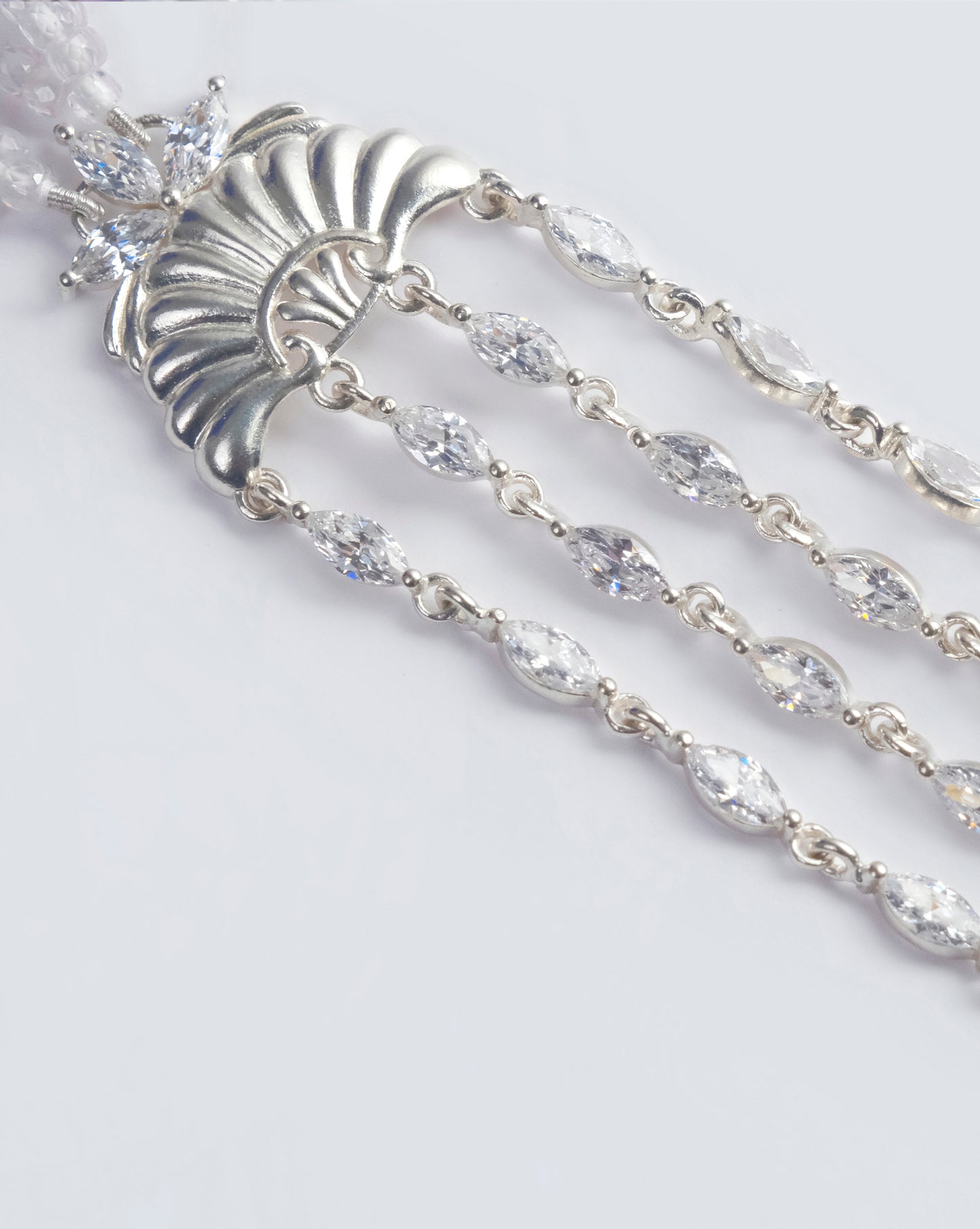 MARINE TREASURE NECKLACE (white)