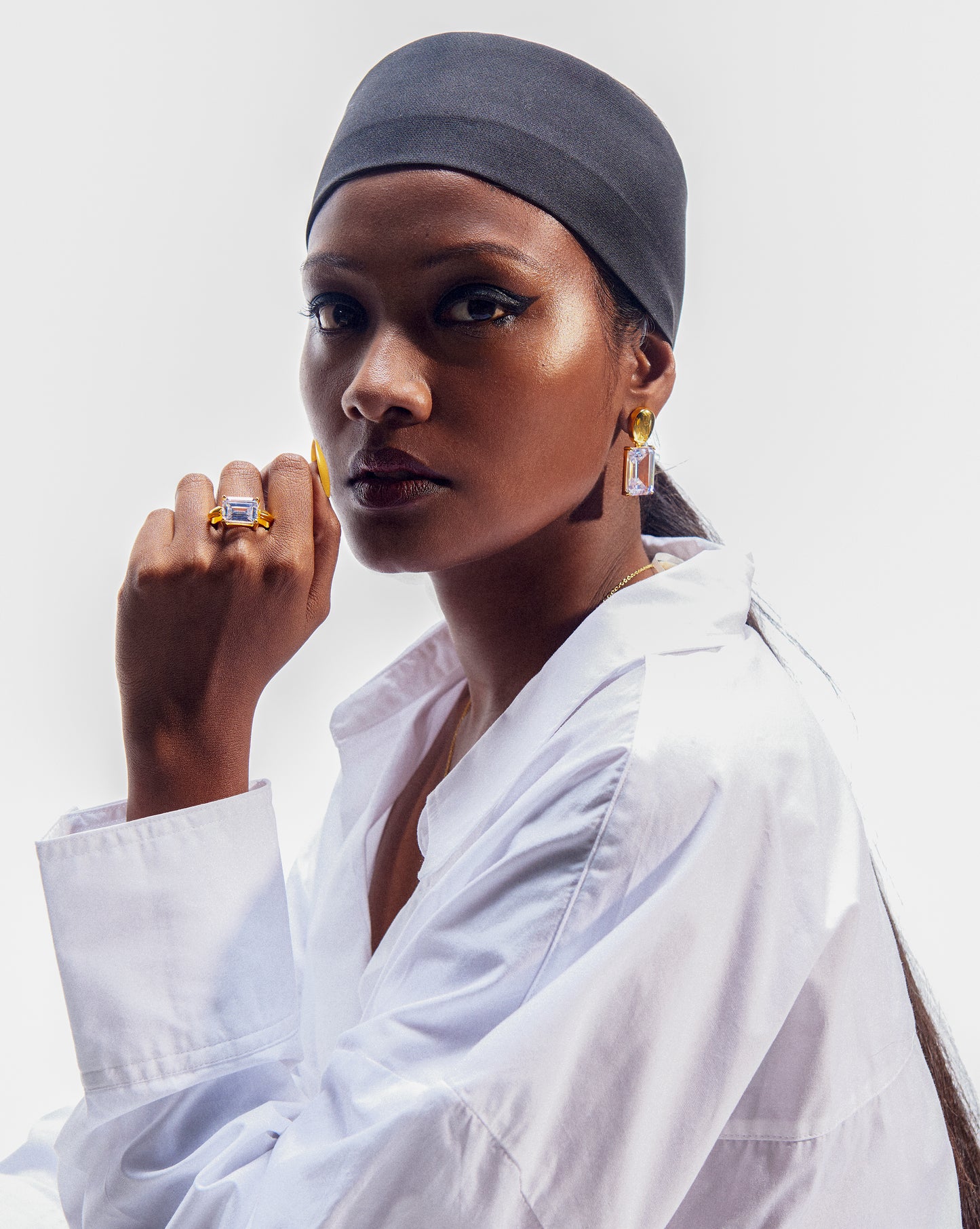 ZEMENTINE ESSENTIAL EARRINGS (WHITE)